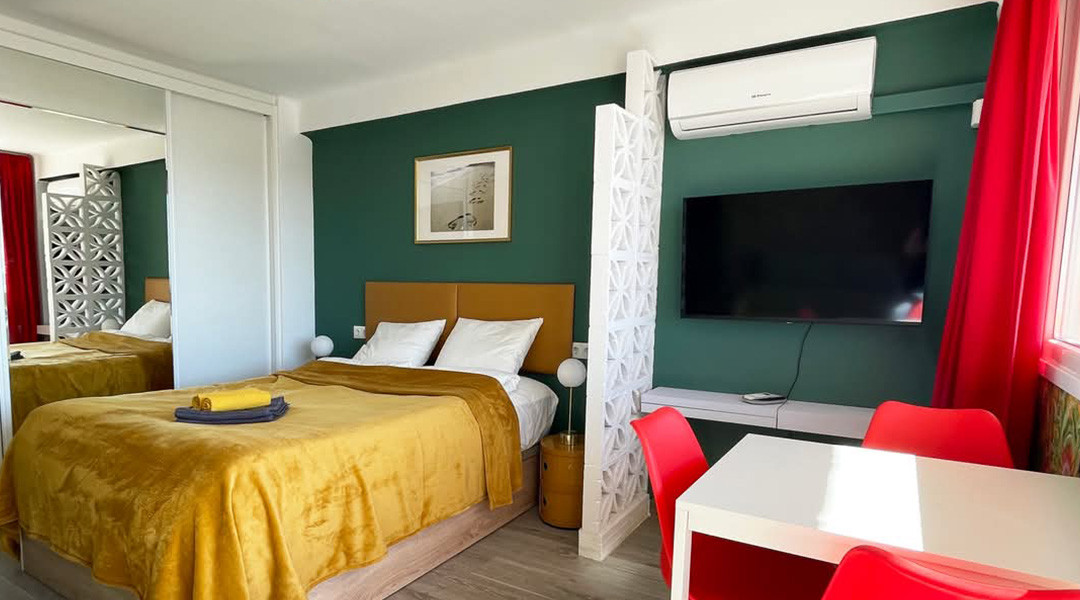 Fiatalos stúdió Torremolinosban